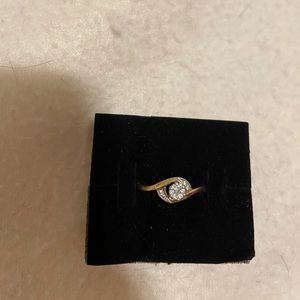 SOLD!!!Yellow gold diamond ring